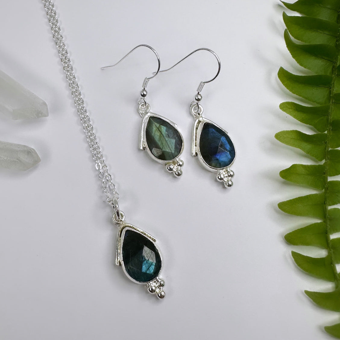 Nila - Halskette Labradorit versilbert