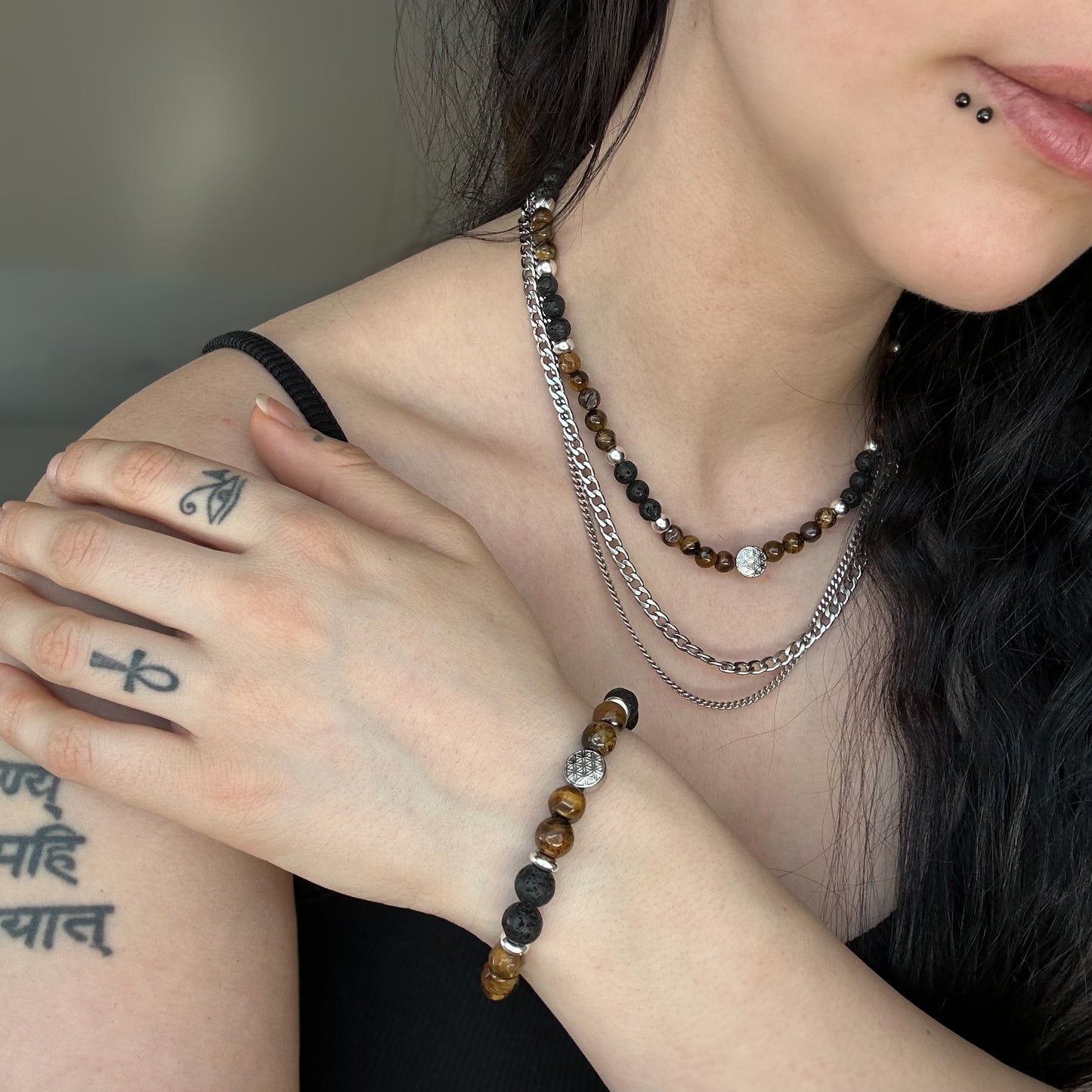 NOVEMBER - Tigerauge & Lavastein - Halskette Flower Of Life