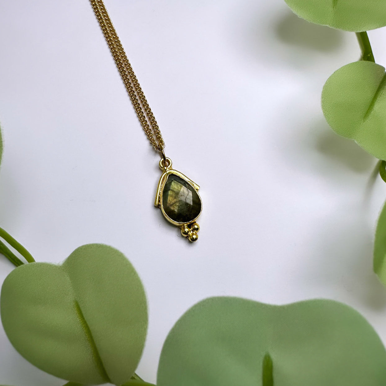 Nila - Halskette Labradorit - vergoldet