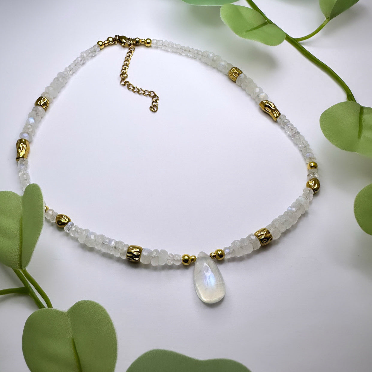 Selene - Halskette Regenbogen Mondstein vergoldet - 2 Varianten