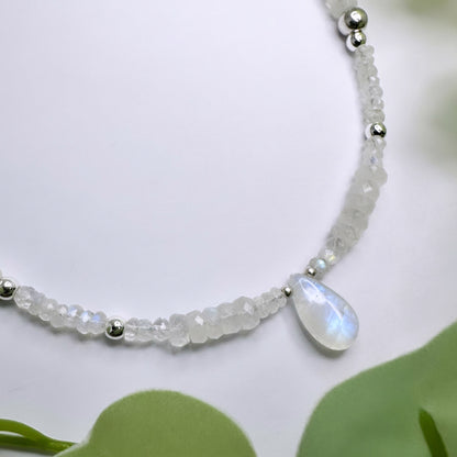 Selene - Halskette Regenbogen Mondstein Silber - 2 Varianten
