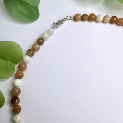 Perlenhalskette Mondstein - Silberner Verschluss