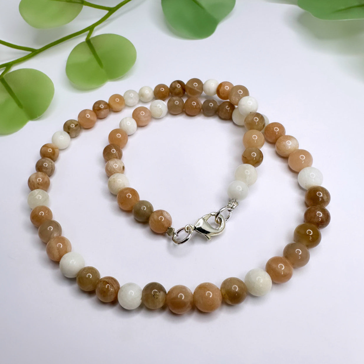 Perlenhalskette Mondstein - Silberner Verschluss