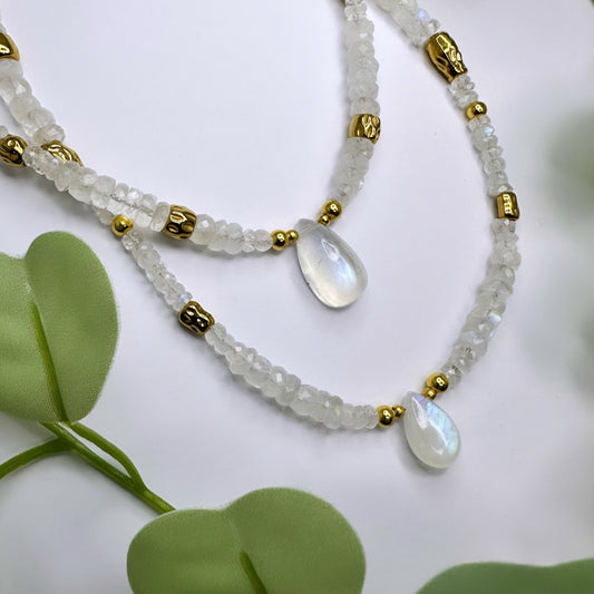 Selene - Halskette Regenbogen Mondstein vergoldet - 2 Varianten